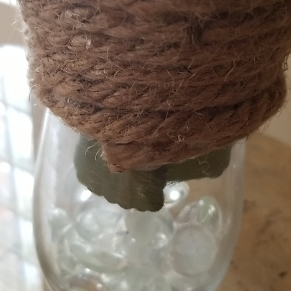 Vase of Sunflowers - Picture 5 of 6